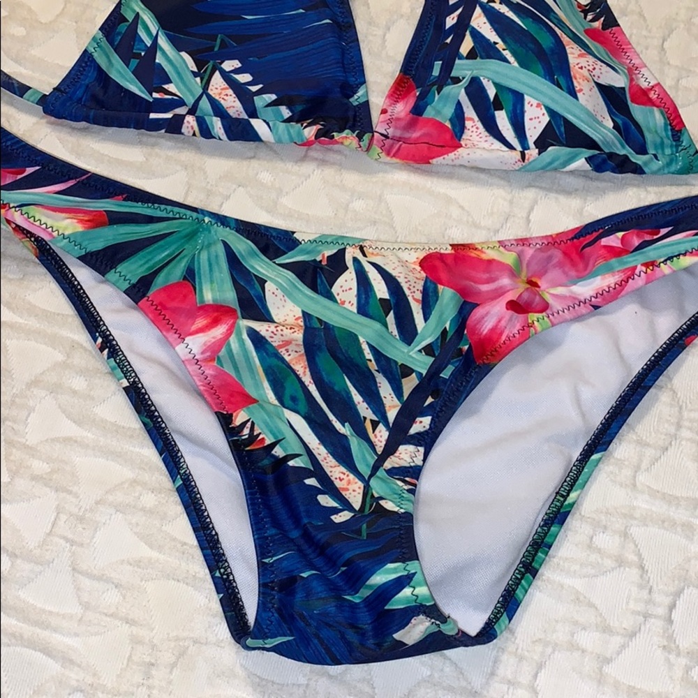 Bikini set - Picture 3 of 4